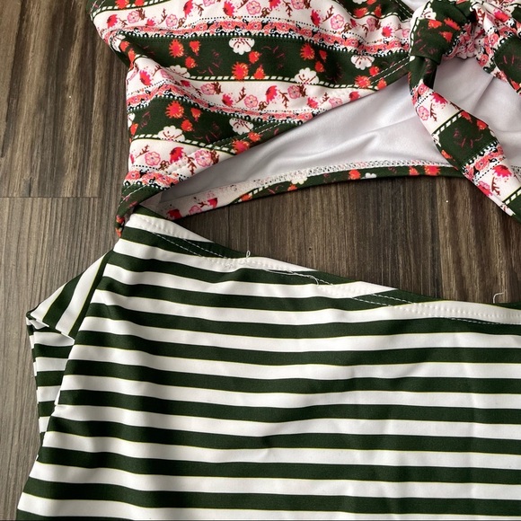 Cupshe NWT Striped and Floral Mix Print One Piece Swimsuit - Picture 6 of 16
